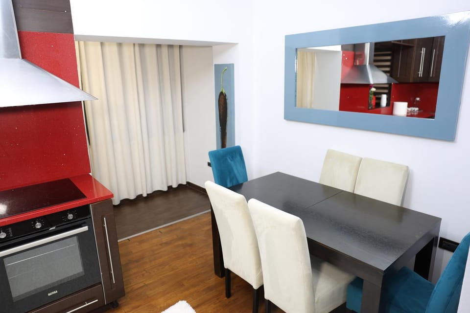 TV and multimedia, Kitchen or kitchenette, Living room, Seating area, Dining area, minibar, oven, stove