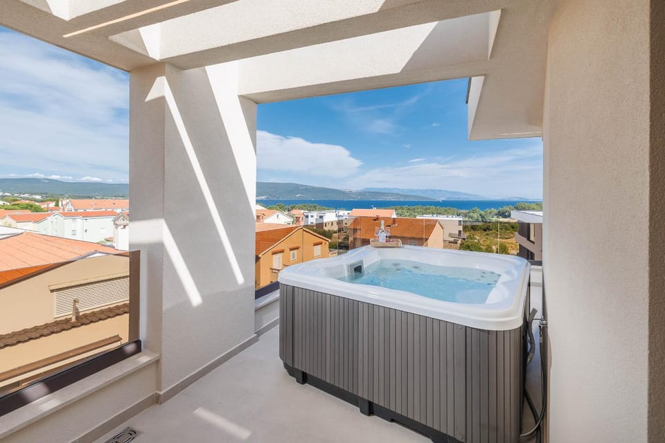Luxury Villa Lea Magdalena 6 with Pool and Sea View Villa in Krk