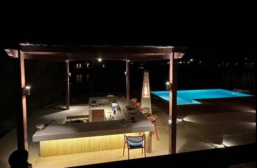 Spacious outdoor area featuring a swimming pool ! Bed and Breakfast in Hurghada