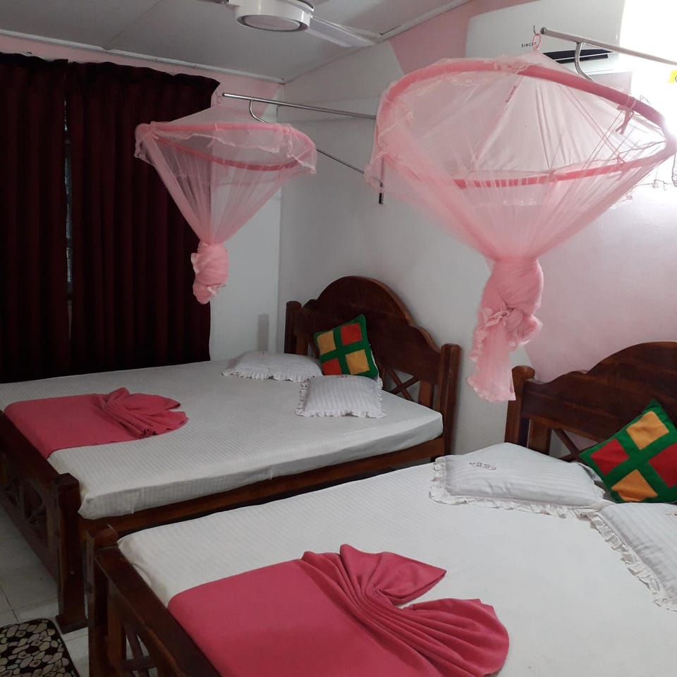 Bed, Photo of the whole room, Bedroom, air conditioner