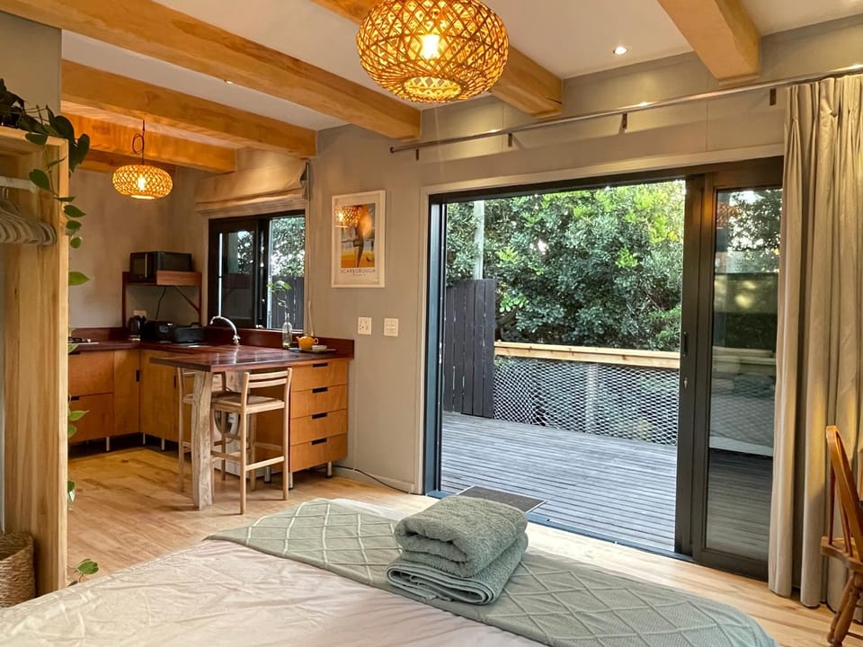 Bed, Kitchen or kitchenette, Photo of the whole room, Bedroom, Garden view