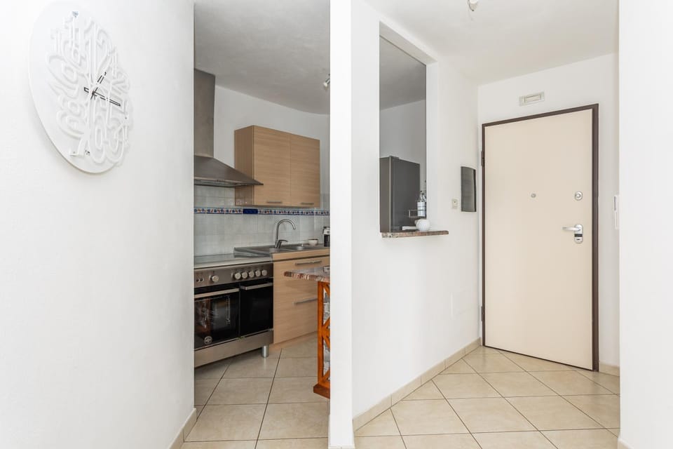 Kitchen or kitchenette, oven, stove