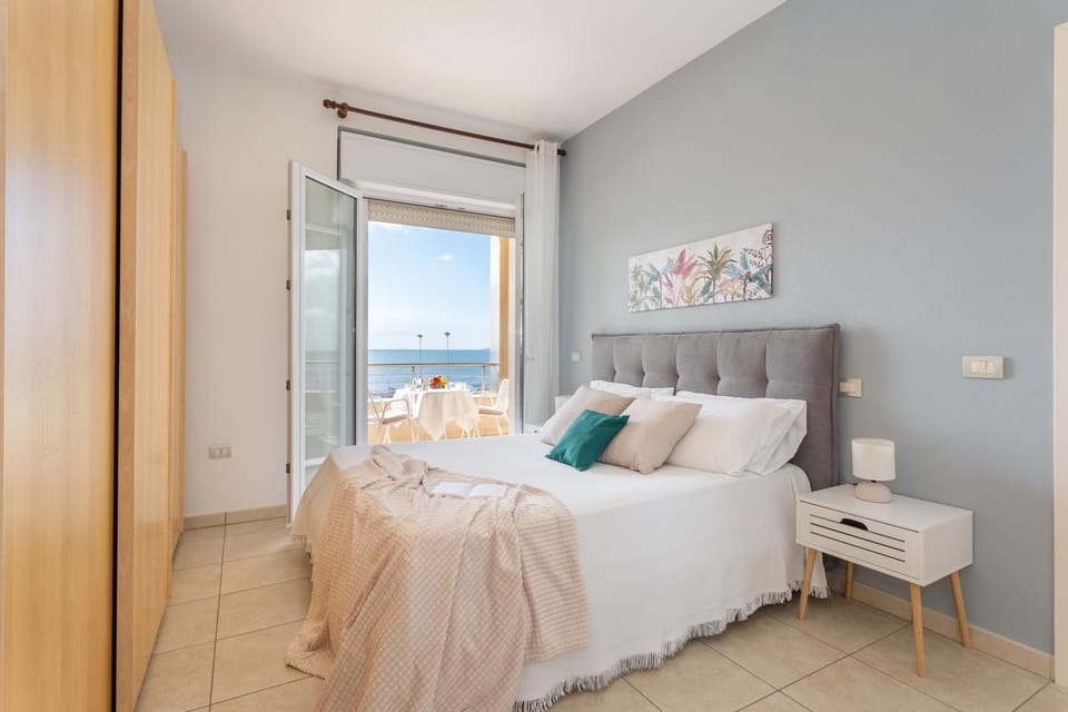 Bed, Natural landscape, Photo of the whole room, Bedroom, towels, wardrobe