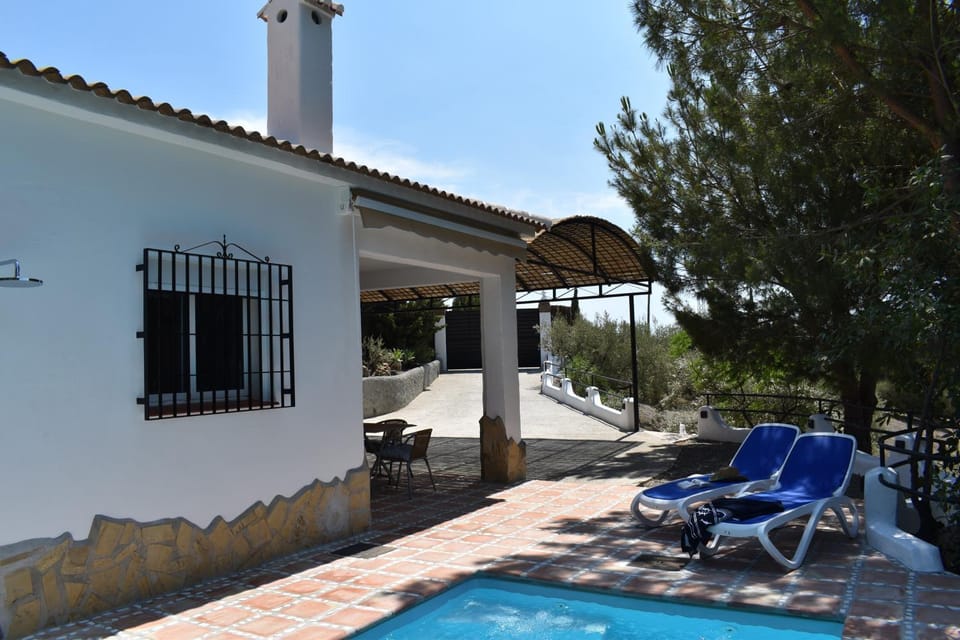 Property building, Swimming pool, sunbed