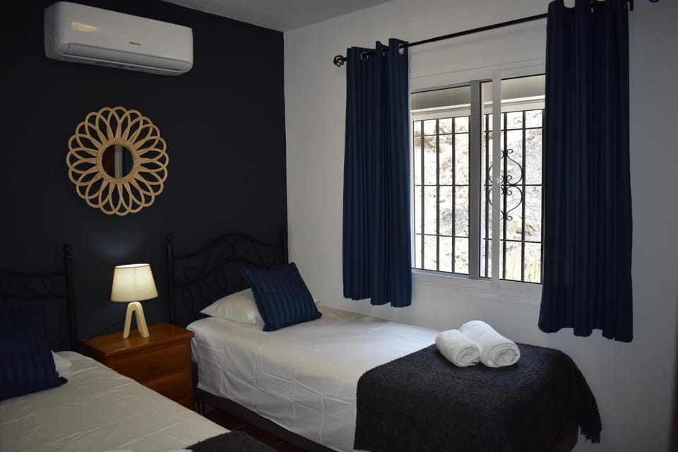Bedroom, air conditioner