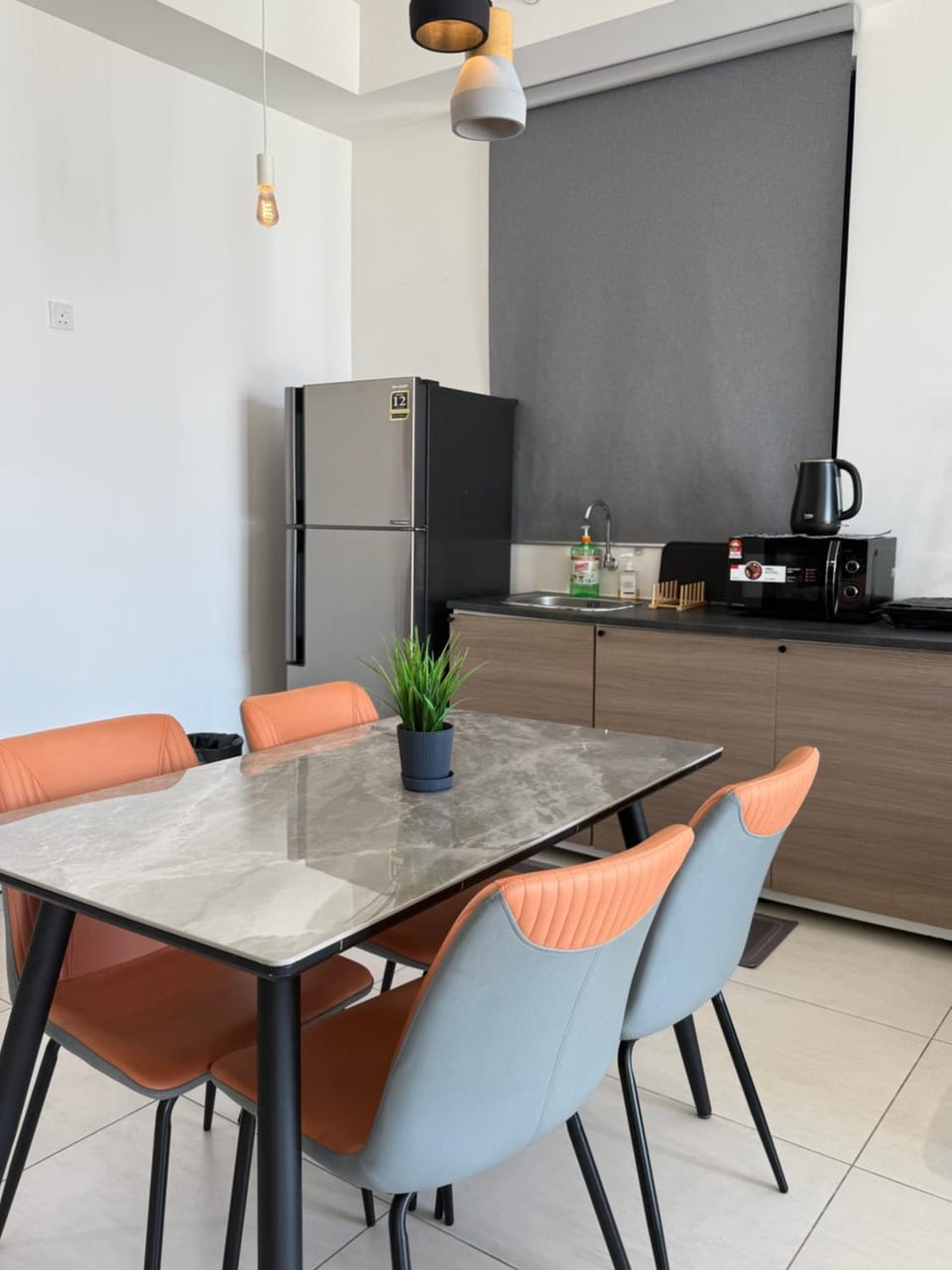 Kitchen or kitchenette, Dining area