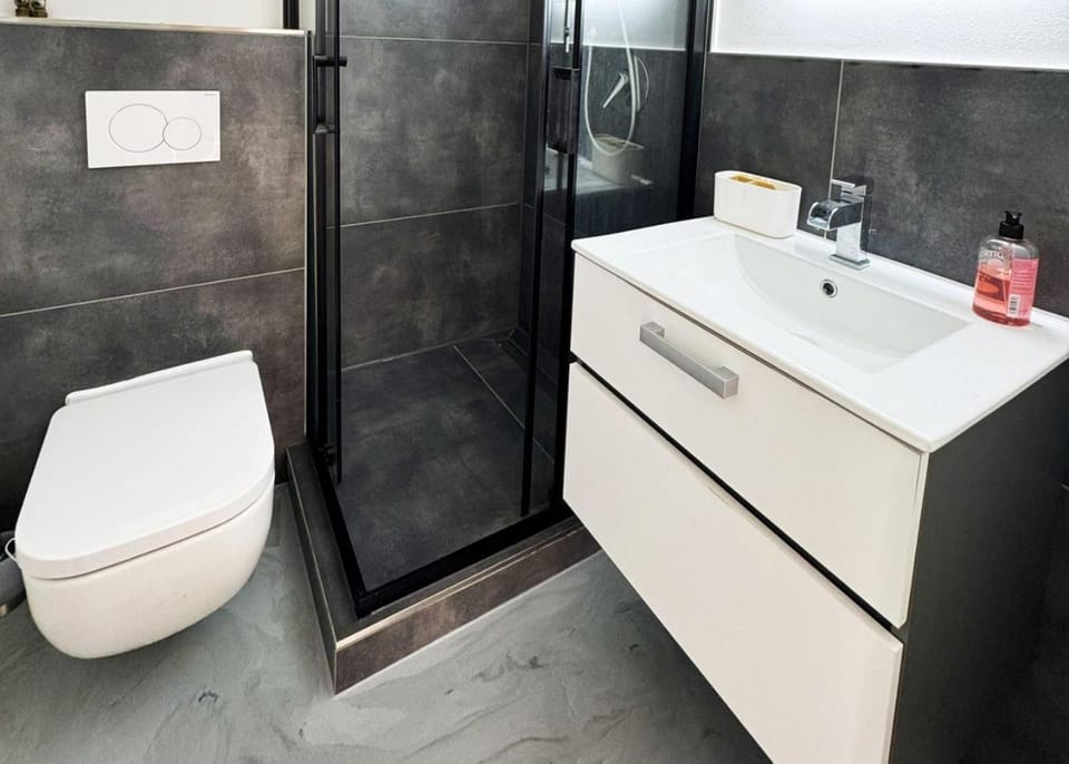 Shower, Toilet, Bathroom