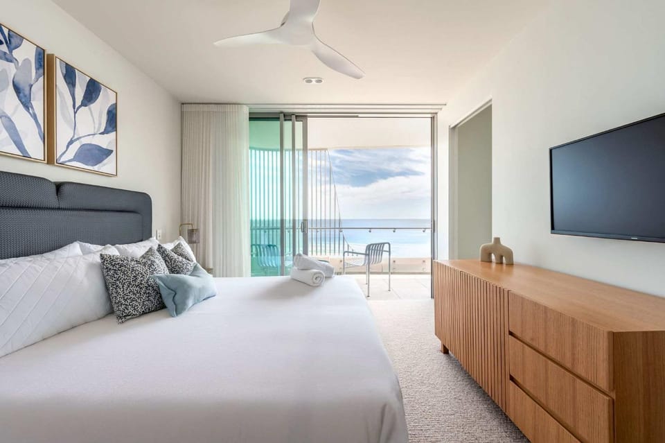 Bed, TV and multimedia, Bedroom, Sea view