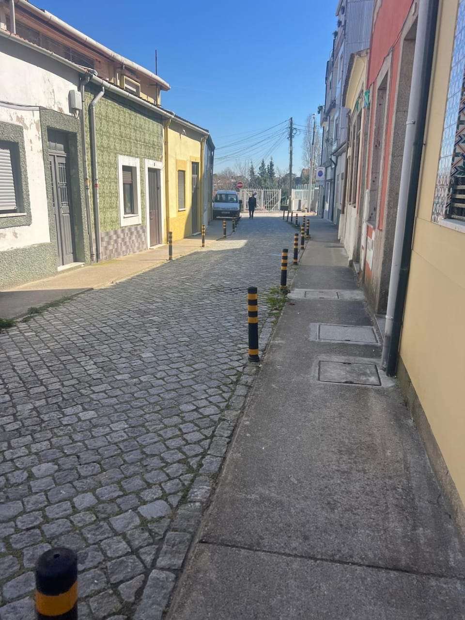 Property building, Day, Neighbourhood, Street view, Location