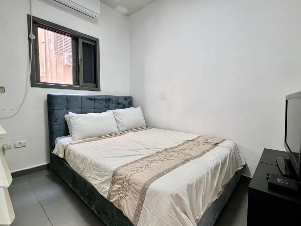 Beautiful new 2 BR apt 5 min walk to the beach Apartment in Tel Aviv-Yafo