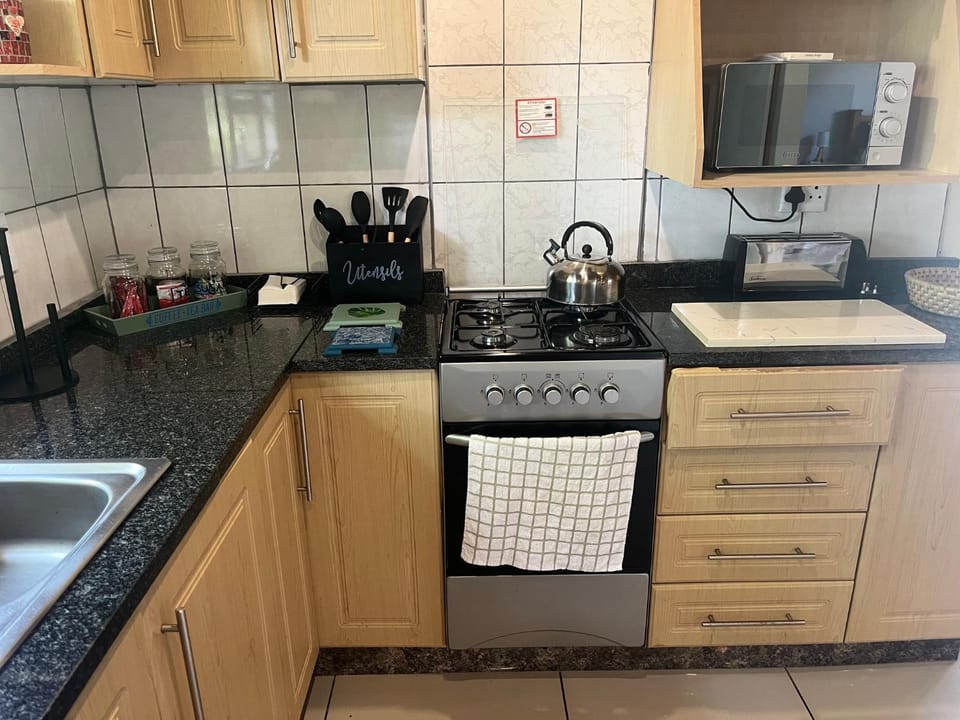 Coffee/tea facilities, Kitchen or kitchenette, toaster