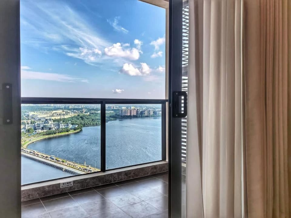 R&F Princess Cove 2BR Sea View JB-SG CIQ Modern Apartment in Johor Bahru