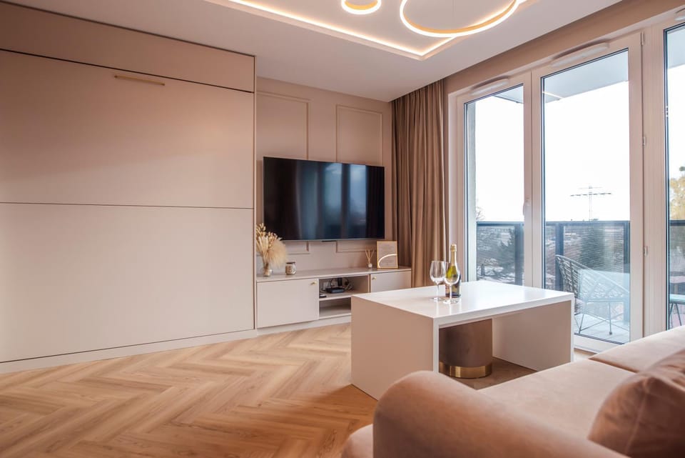 Communal lounge/ TV room, TV and multimedia, Living room