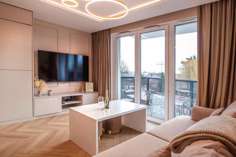 Communal lounge/ TV room, TV and multimedia, Living room