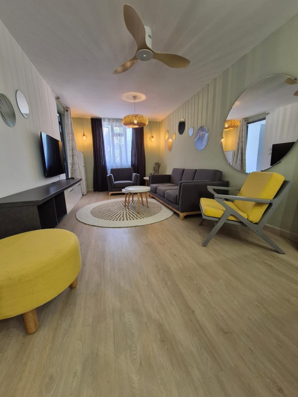 TV and multimedia, Living room, Evening entertainment