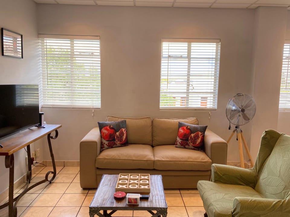 TV and multimedia, Living room, Evening entertainment