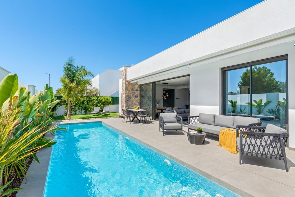Balcony/Terrace, Pool view, Swimming pool