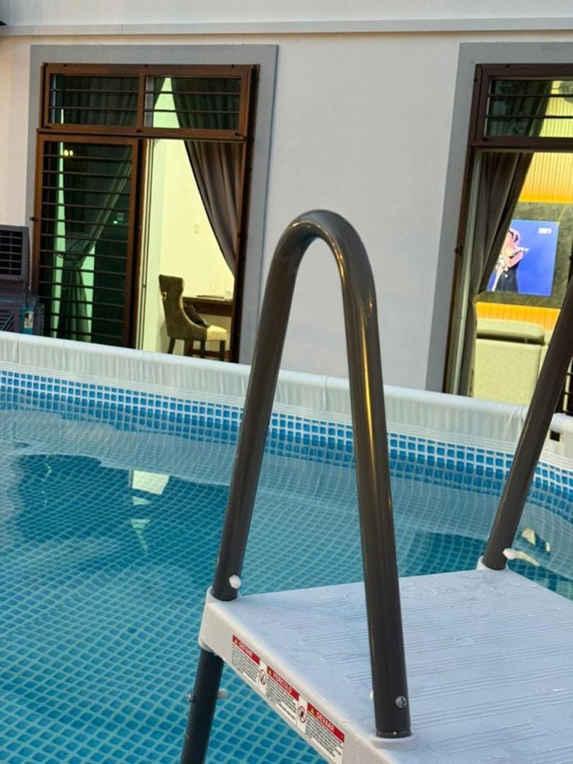 Pool view, Swimming pool