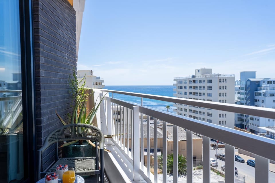 Ocean Views, Perfect Location, Communal Pool & Gym - Eleve 602 Sea Point Apt Apartment in Sea Point