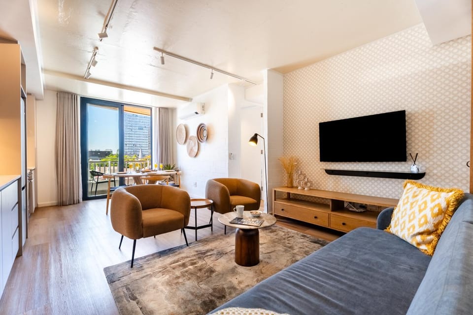 Ocean Views, Perfect Location, Communal Pool & Gym - Eleve 602 Sea Point Apt Apartment in Sea Point