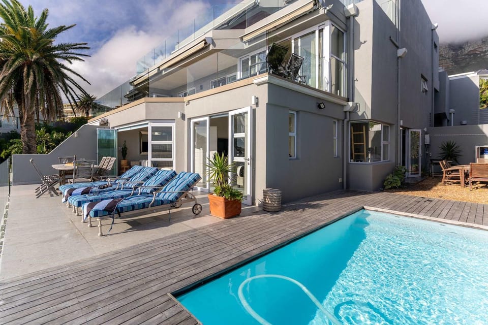 Houghton Views - Camps Bay Apt, Pool, Ocean Views Apartment in Camps Bay