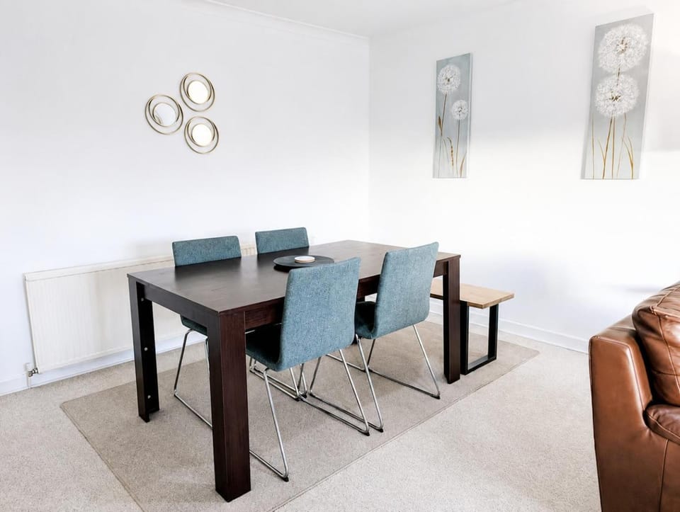 Living room, Seating area, Dining area