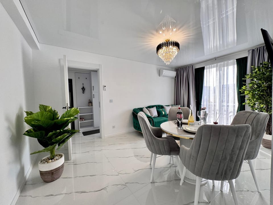 TV and multimedia, Living room, Seating area, Dining area