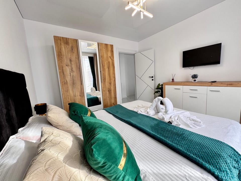 Bed, Photo of the whole room, Bedroom, towels, wardrobe