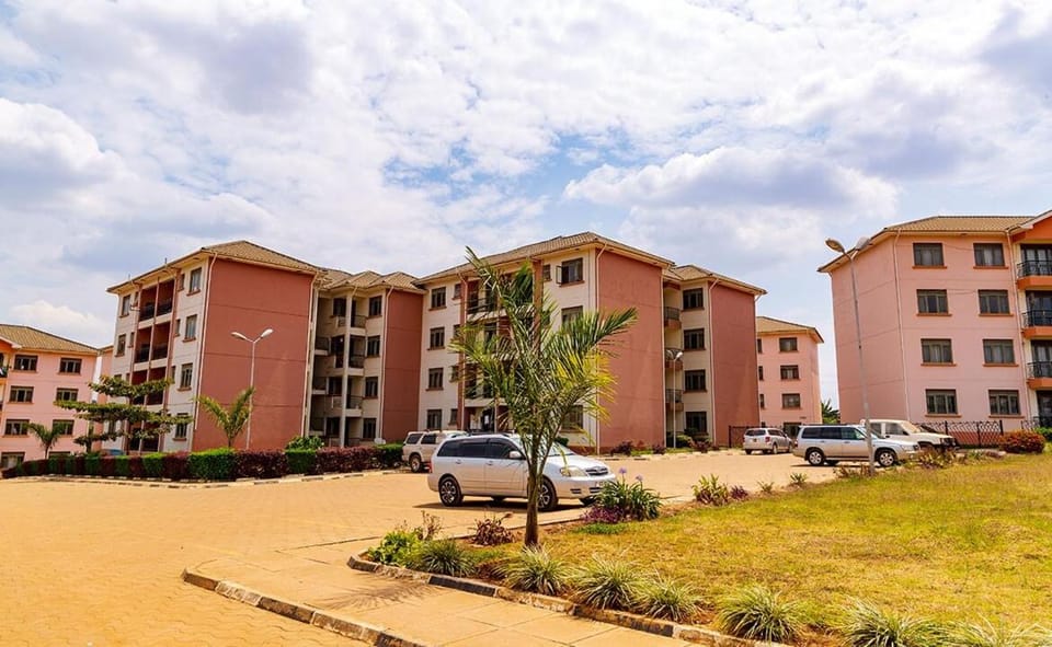 Property building, Garden, Parking