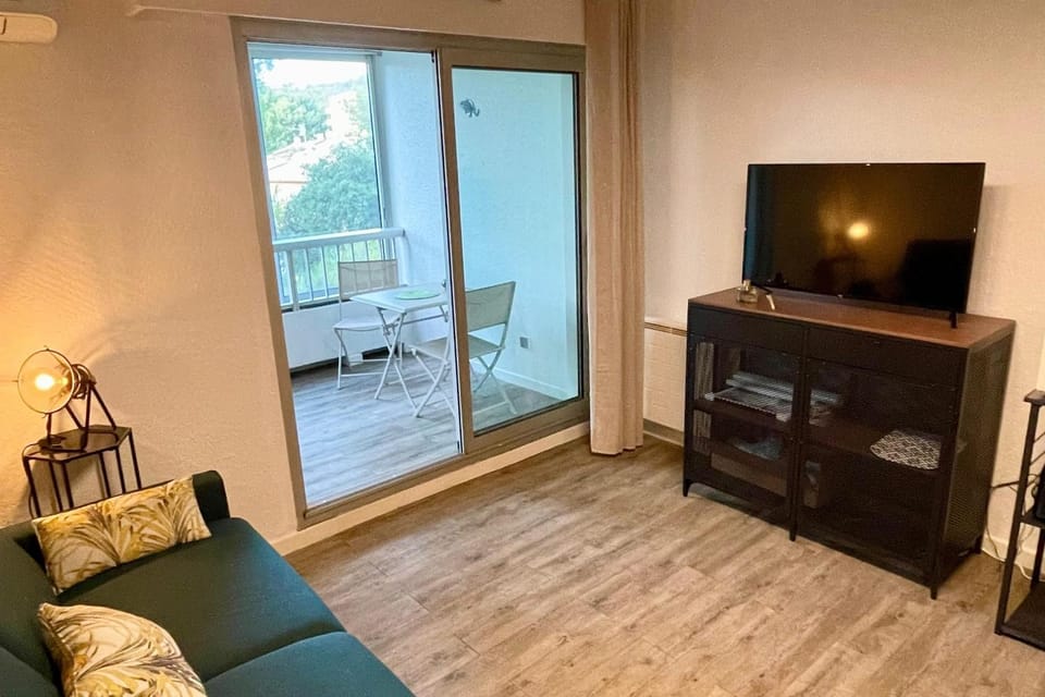 Bright studio a few steps from the beach Apartment in La Seyne-sur-Mer