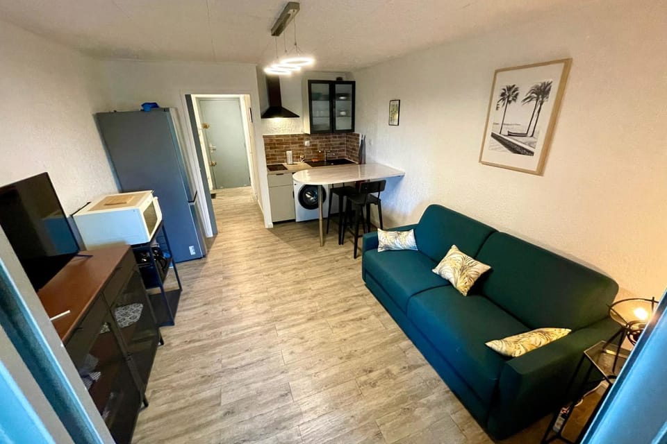 Bright studio a few steps from the beach Apartment in La Seyne-sur-Mer