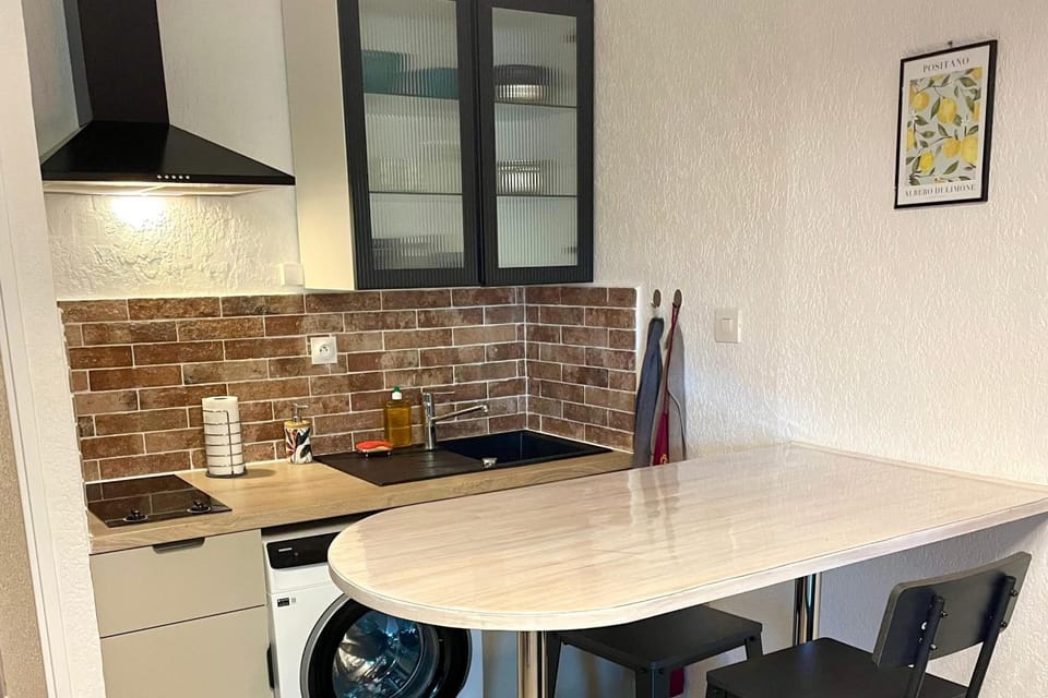Bright studio a few steps from the beach Apartment in La Seyne-sur-Mer