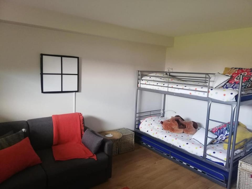 Bedroom, bunk bed