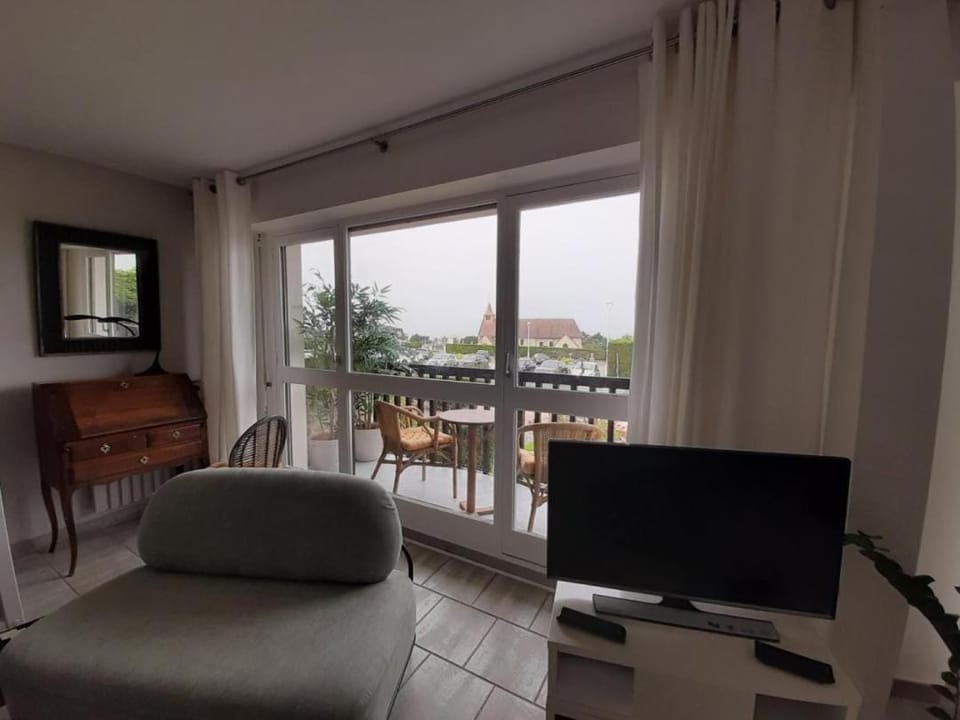 Communal lounge/ TV room, View (from property/room), Balcony/Terrace, Living room