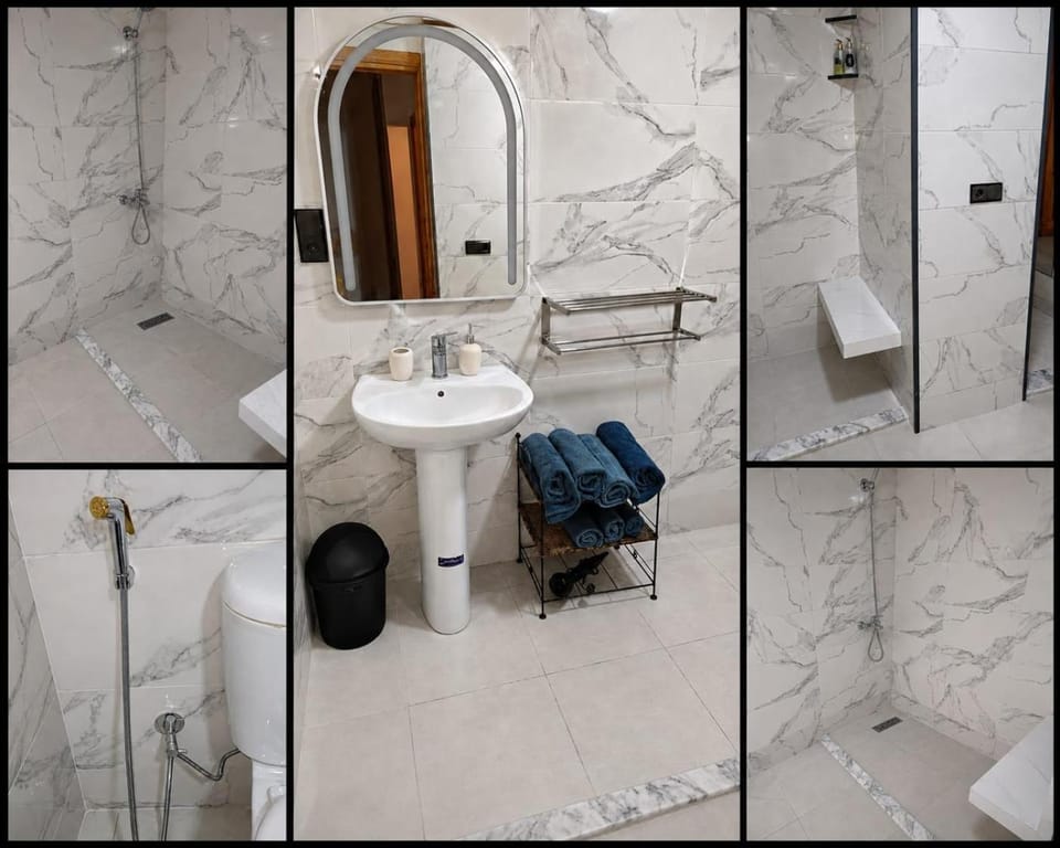 Shower, Toilet, Bathroom, towels