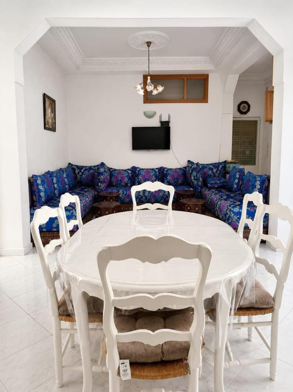 Communal lounge/ TV room, TV and multimedia, Living room, Seating area, Dining area, Evening entertainment