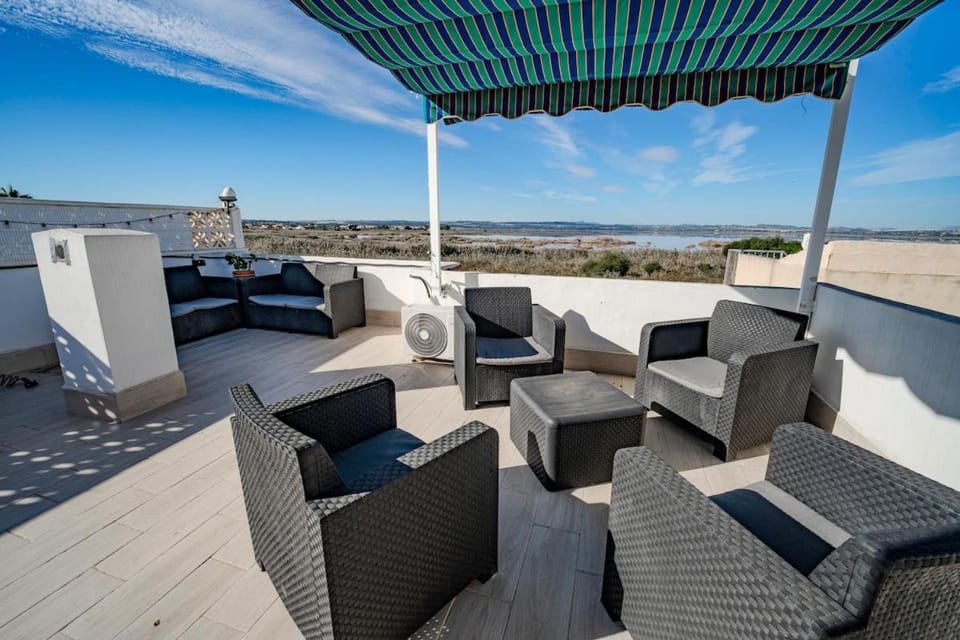 Spacious 3-Bed Apartment with Stunning Lake Views Apartment in Torrevieja