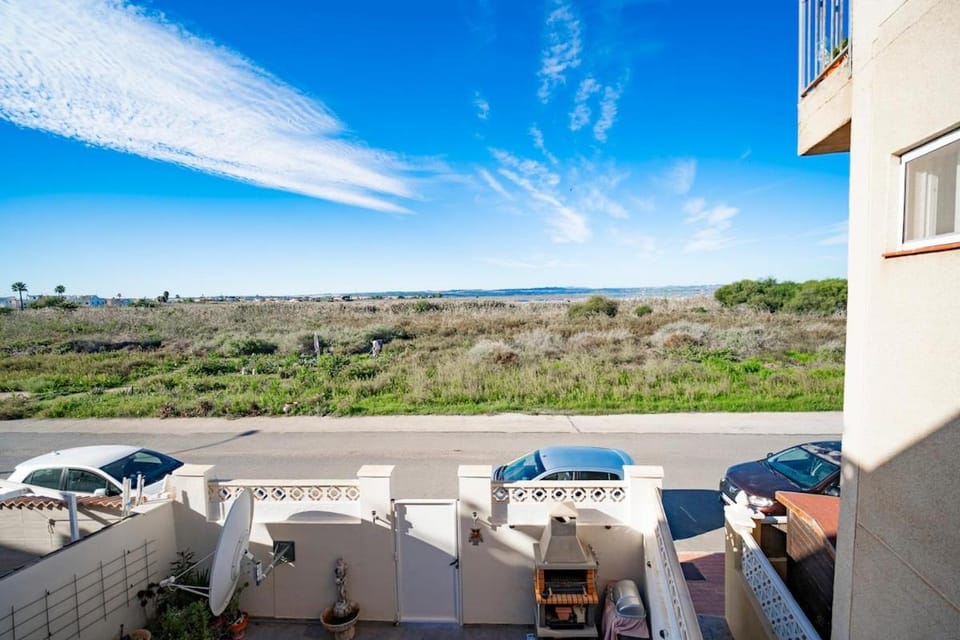 Spacious 3-Bed Apartment with Stunning Lake Views Apartment in Torrevieja