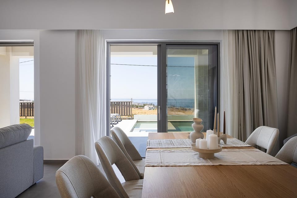 View (from property/room), Seating area, Dining area