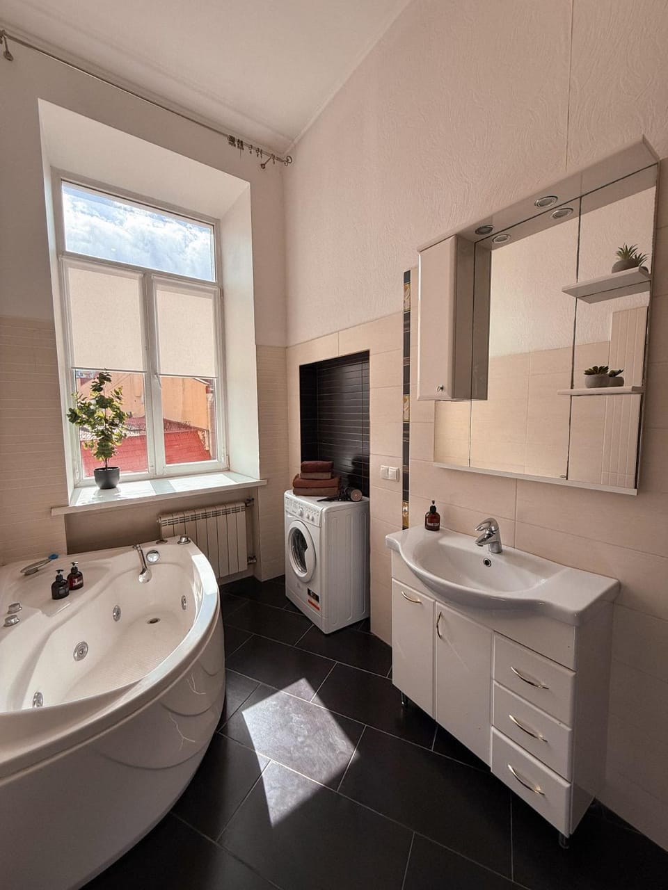 Bathroom, Bath, laundry, washing machine