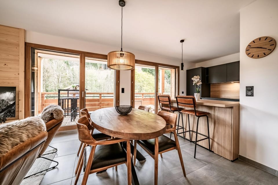 TV and multimedia, Kitchen or kitchenette, Living room, Seating area, Dining area