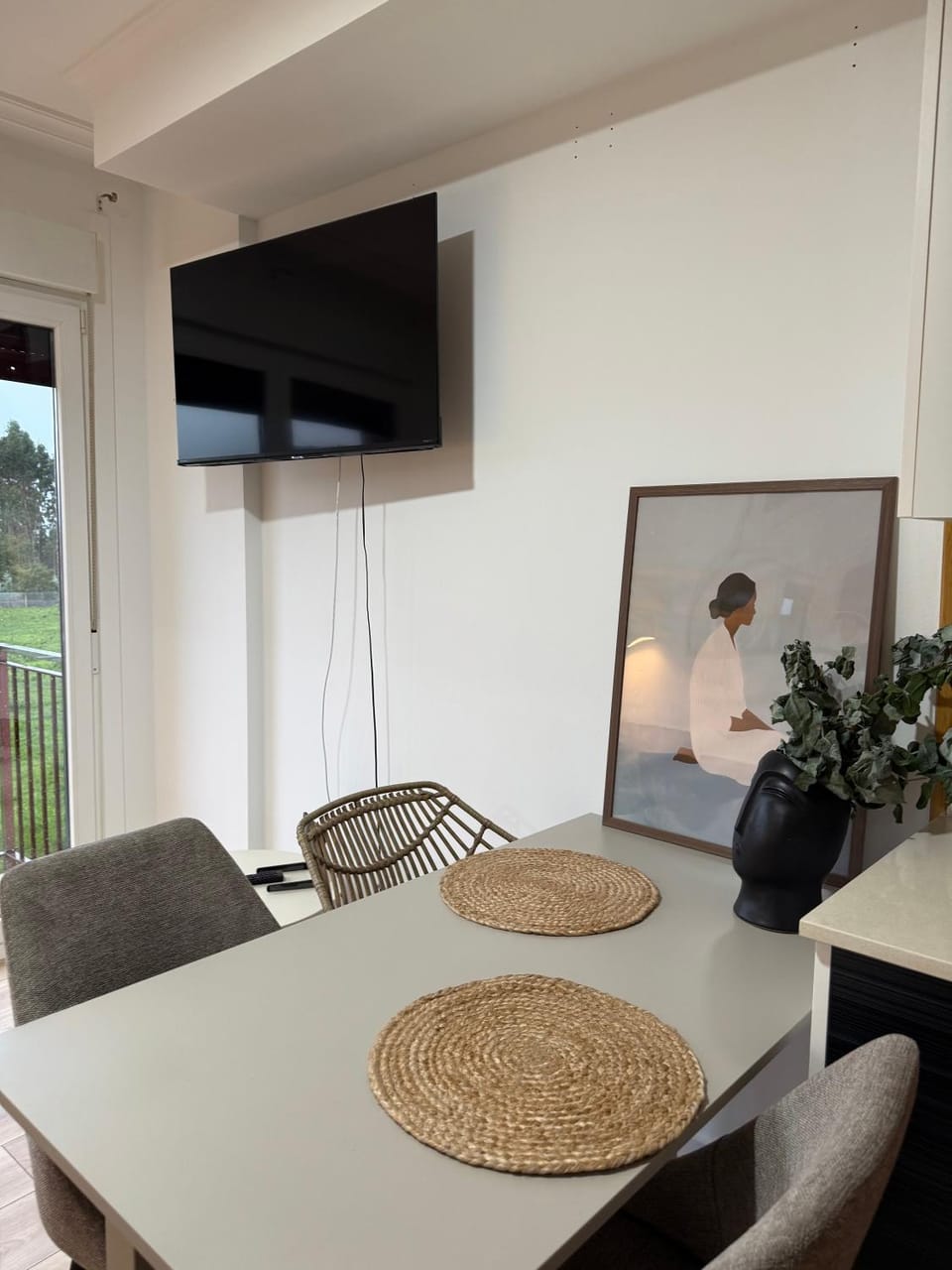 Communal lounge/ TV room, TV and multimedia, Living room, Seating area, Dining area