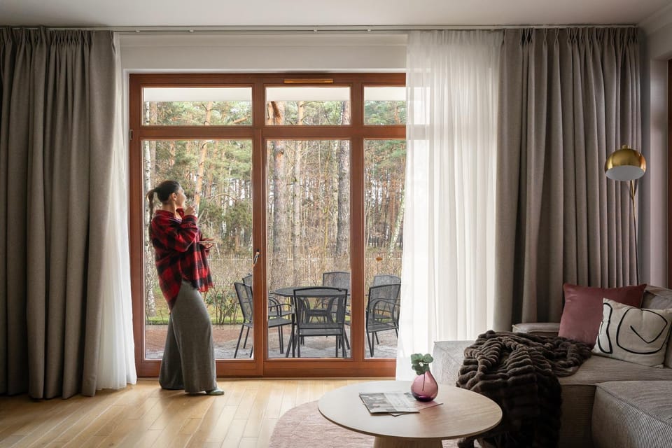 People, Living room, Seating area, Garden view