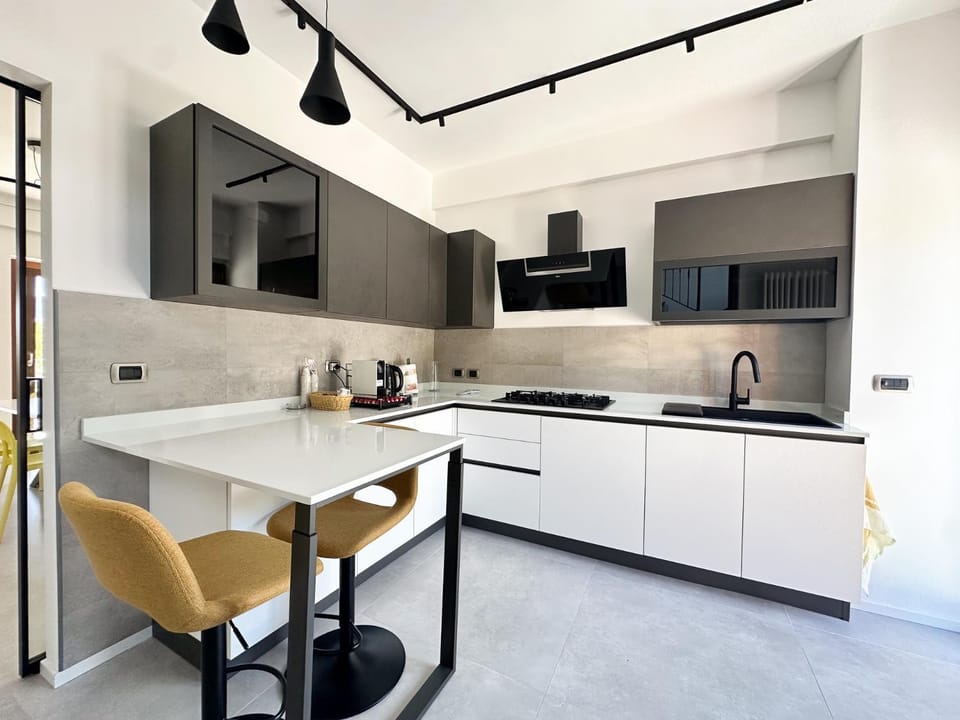 Kitchen or kitchenette, Dining area, dishwasher, oven, stove