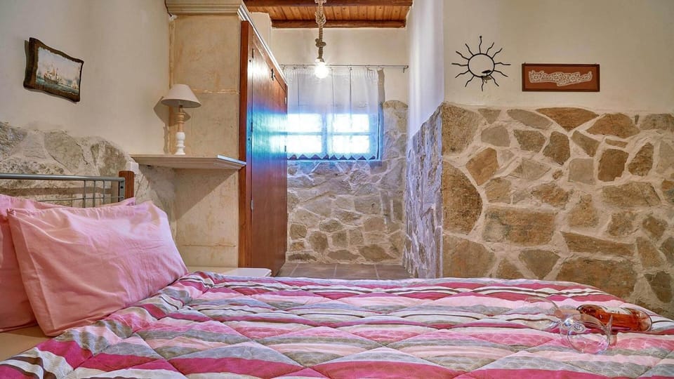 La Irilia Residences & Retreat House in Crete