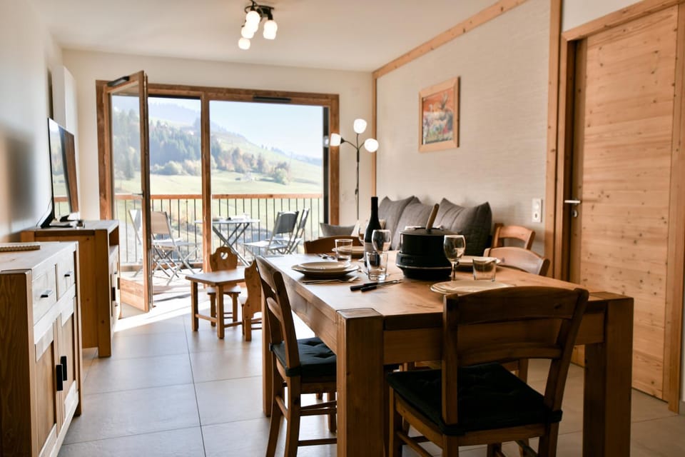 Living room, Dining area