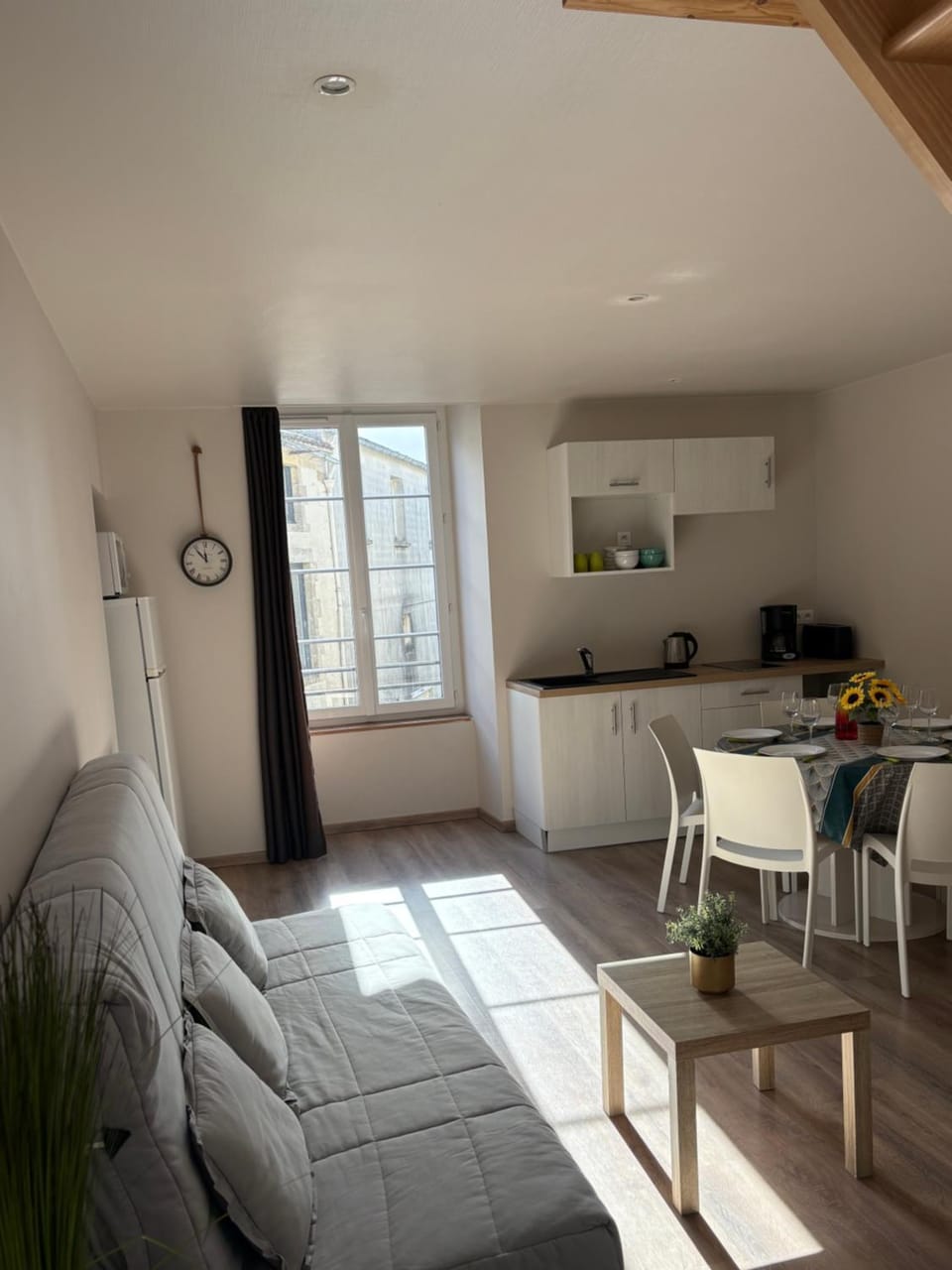 Kitchen or kitchenette, Living room, Dining area