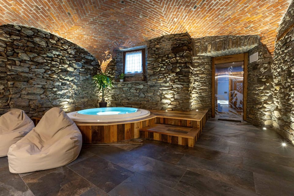 Hot Tub, Spa and wellness centre/facilities, Public Bath, Internal: Not applicable to any particular room