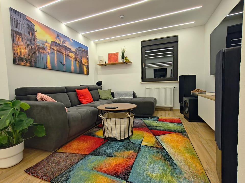TV and multimedia, Living room, Seating area