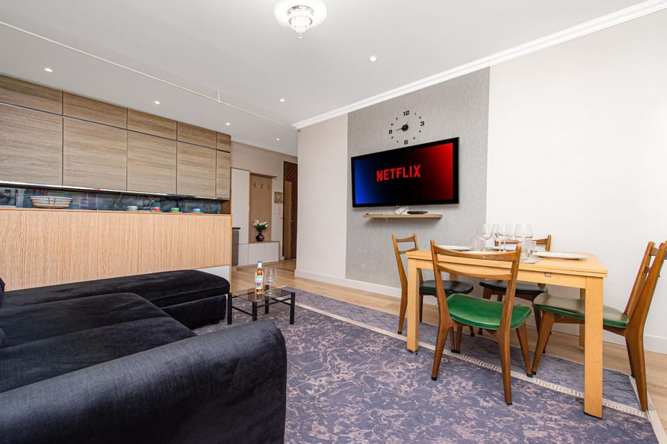 TV and multimedia, Living room, Dining area